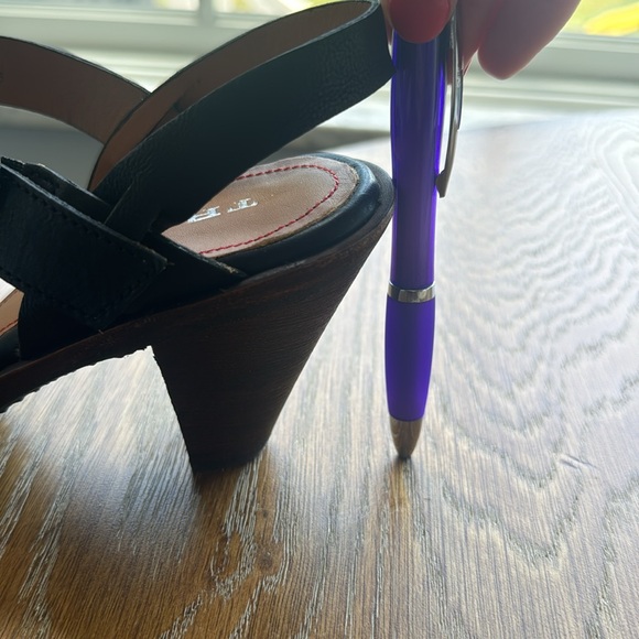 Trask new women’s 7 shoe. Never worn - Picture 2 of 5